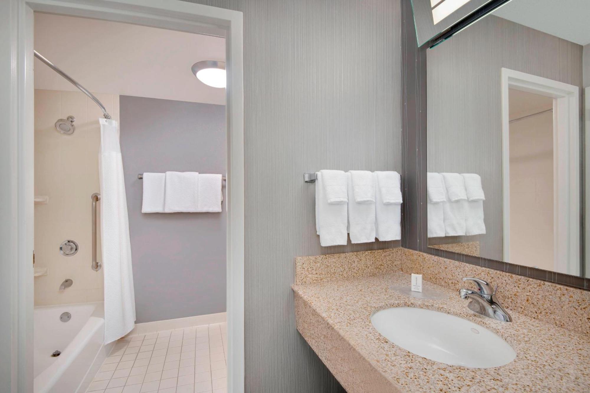 Courtyard By Marriott Savannah Midtown Dış mekan fotoğraf