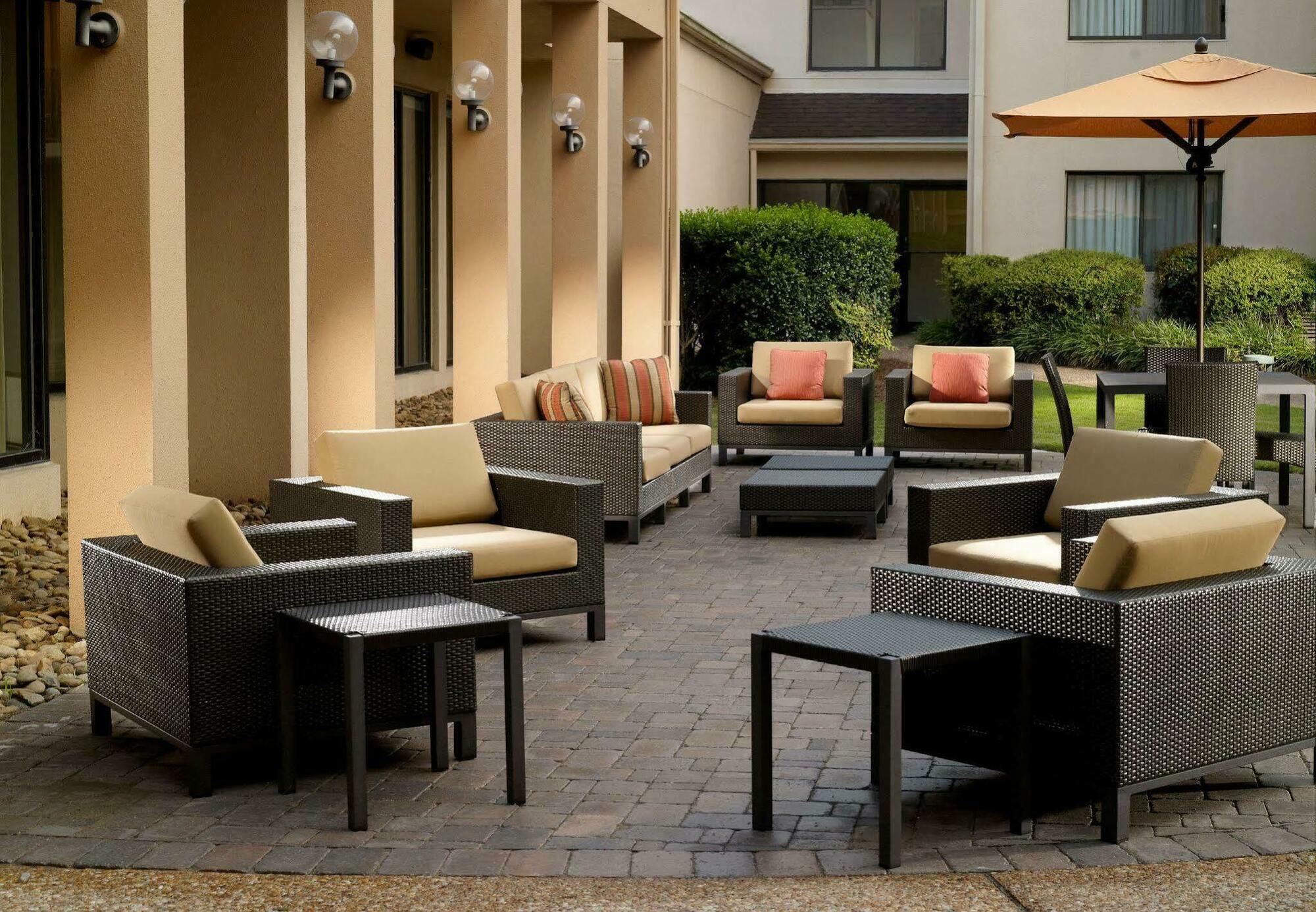 Courtyard By Marriott Savannah Midtown Dış mekan fotoğraf